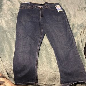 NWT Lee Capris